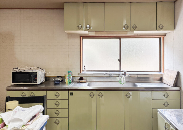 1960s wood house on a large plot in Matsusaka Kahada