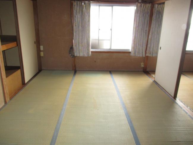 1970s wood house, 15-min walk to station, Okayama