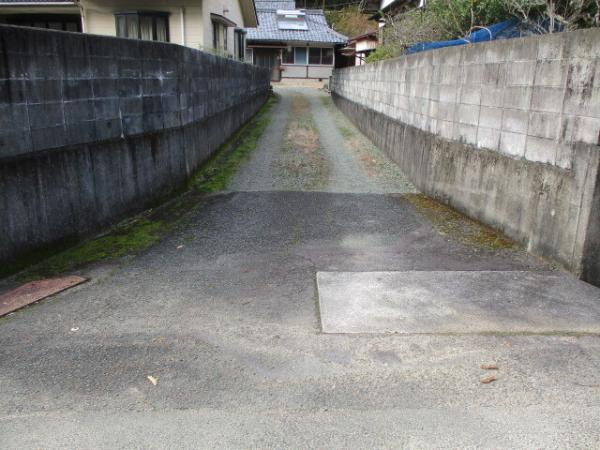 1980s wood house, 8-min walk to station, Ehime