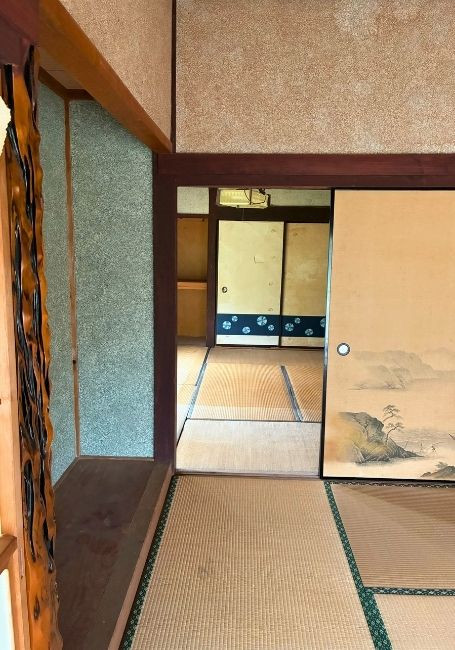 Wood house on a large plot in Hiroshima