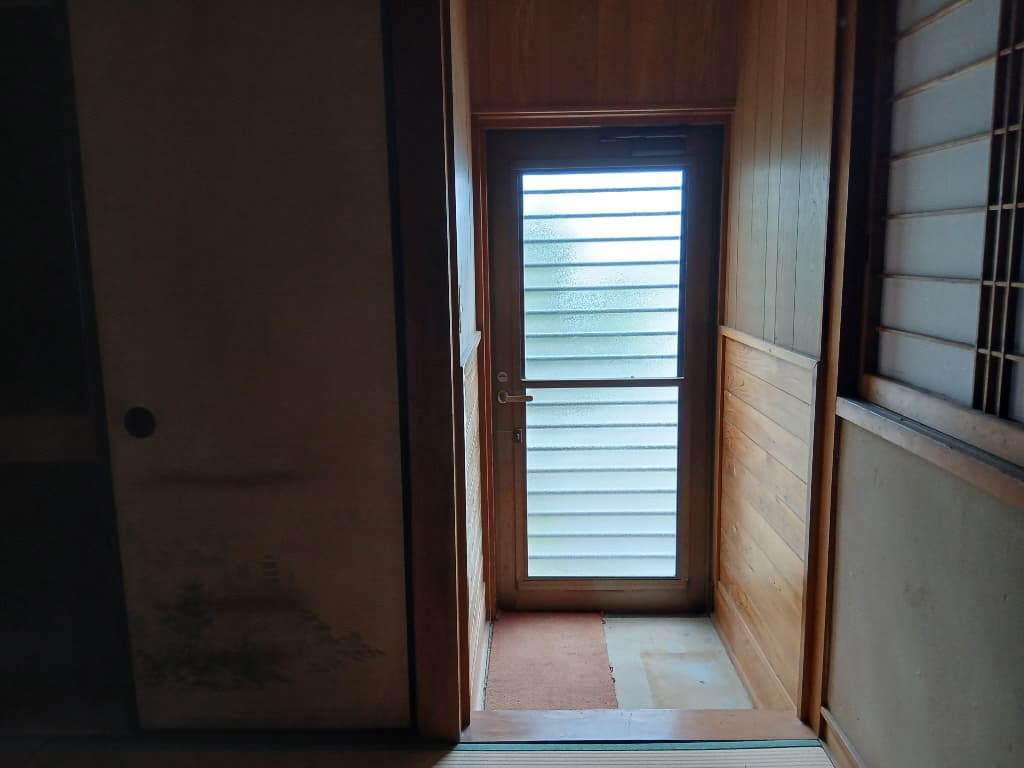 1980s wood house on a large plot in Nagasaki