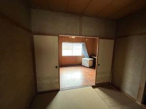 1970s wood house, 11-min walk to station, Fukui