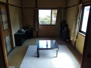 1960s wood house on a large plot in Niigata