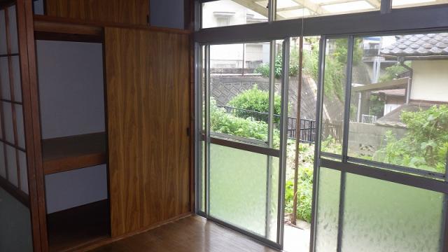 1970s wood house, 9-min walk to station, Nagasaki