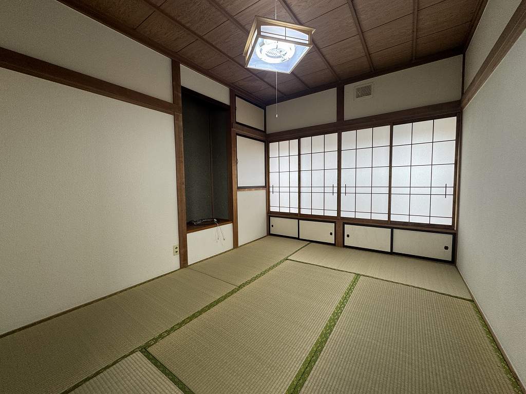 1970s wood house, 11-min walk to station, Nagano