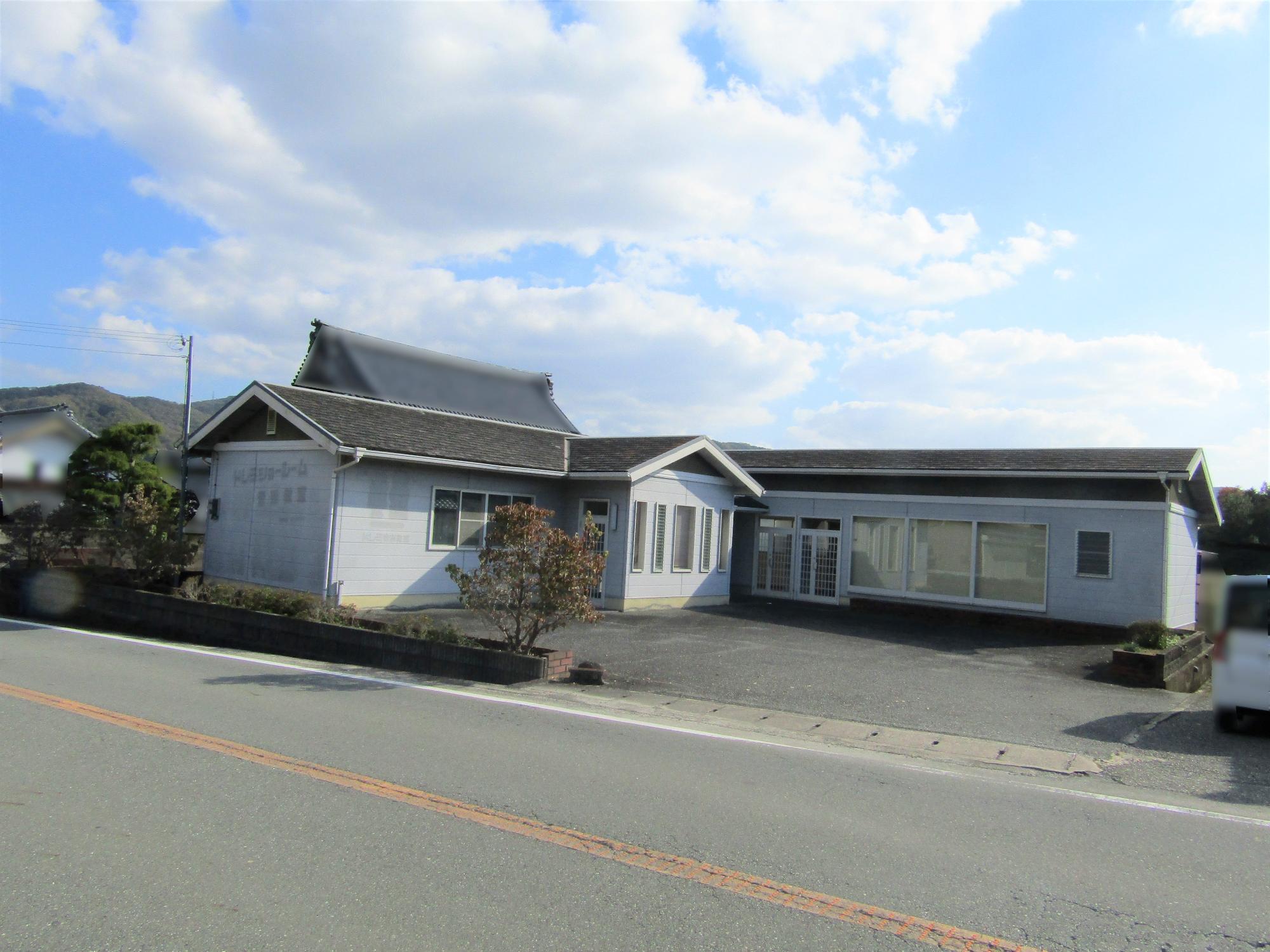 Property A-117: Roadside, suitable for small shops and similar uses