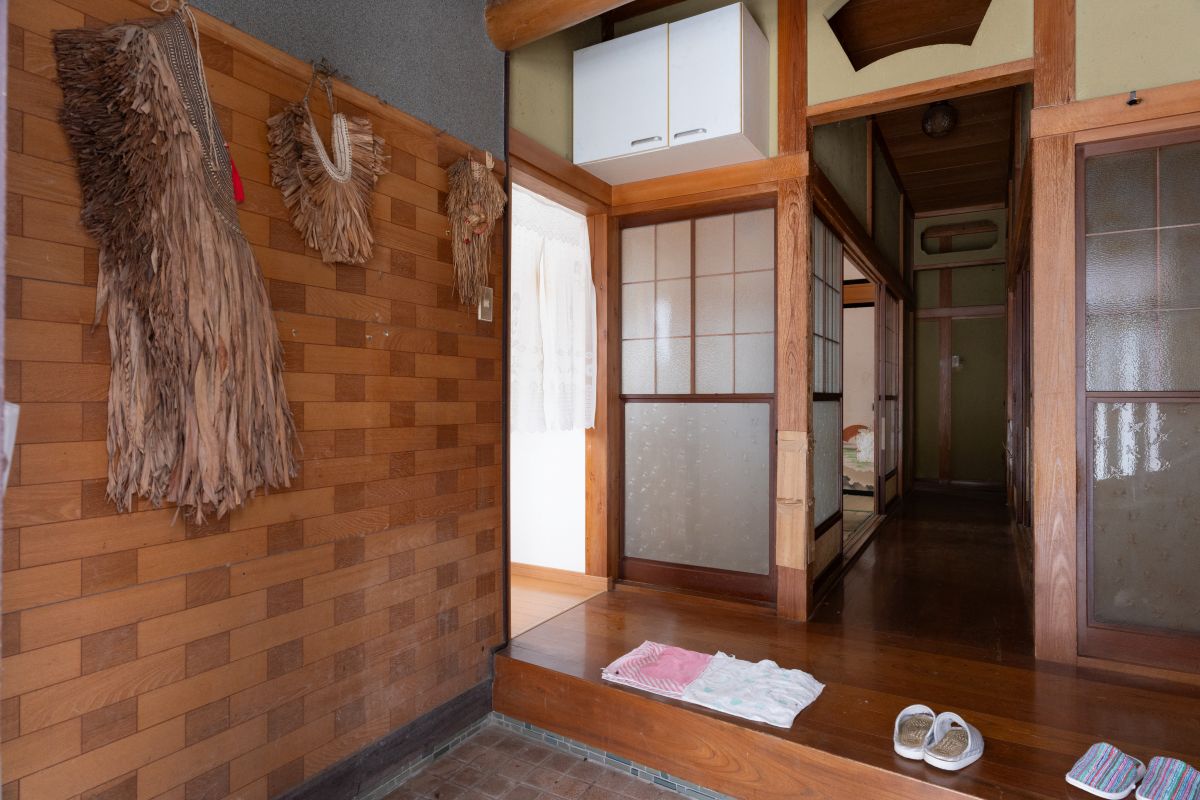 1980s wood house on a large plot in Yamagata