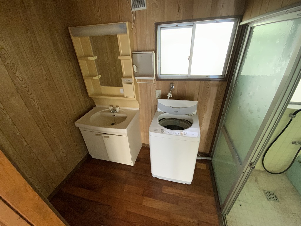1980s wood house on a large plot in Yamaguchi