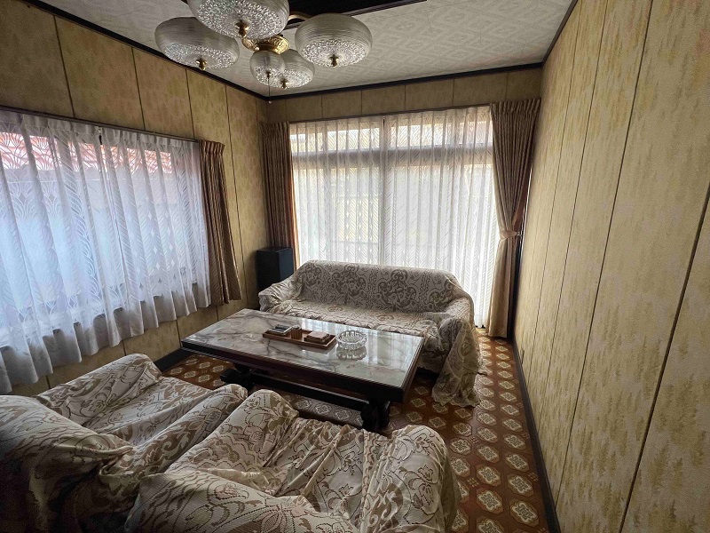 1970s wood house on a large plot in Tottori