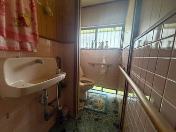 1980s house on a large plot in Takarabe, Soo