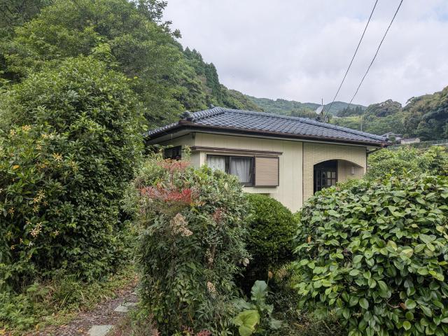 1970s wood house, 19-min walk to station, Nagasaki