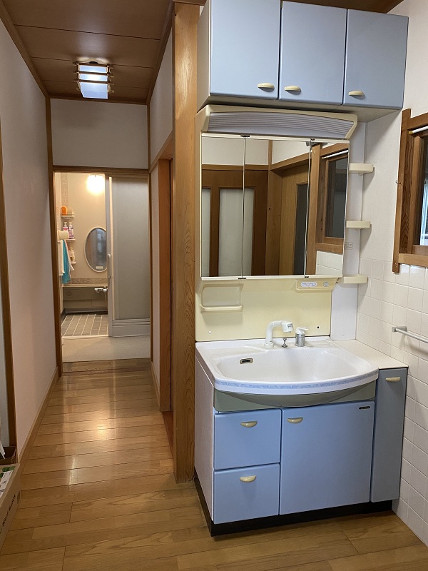 2000s wood house, 6-min walk to station, Tottori