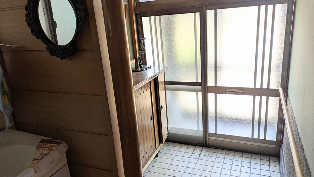 Wood house, 12-min walk to station, Toyama