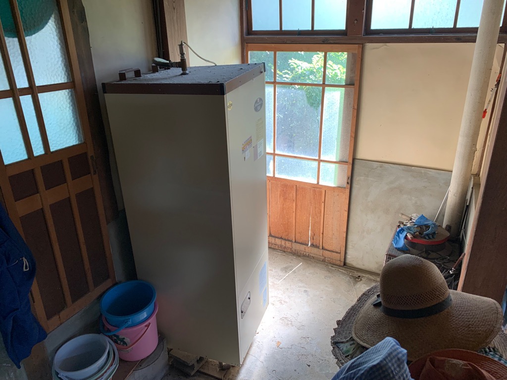 1960s wood house on a large plot in Tottori