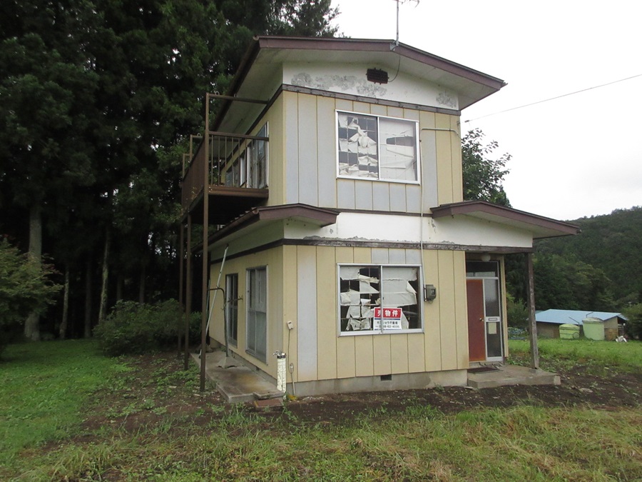 1970s wood house, 12-min walk to station, Iwate