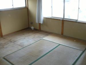 1970s wood house on a large plot in Niigata