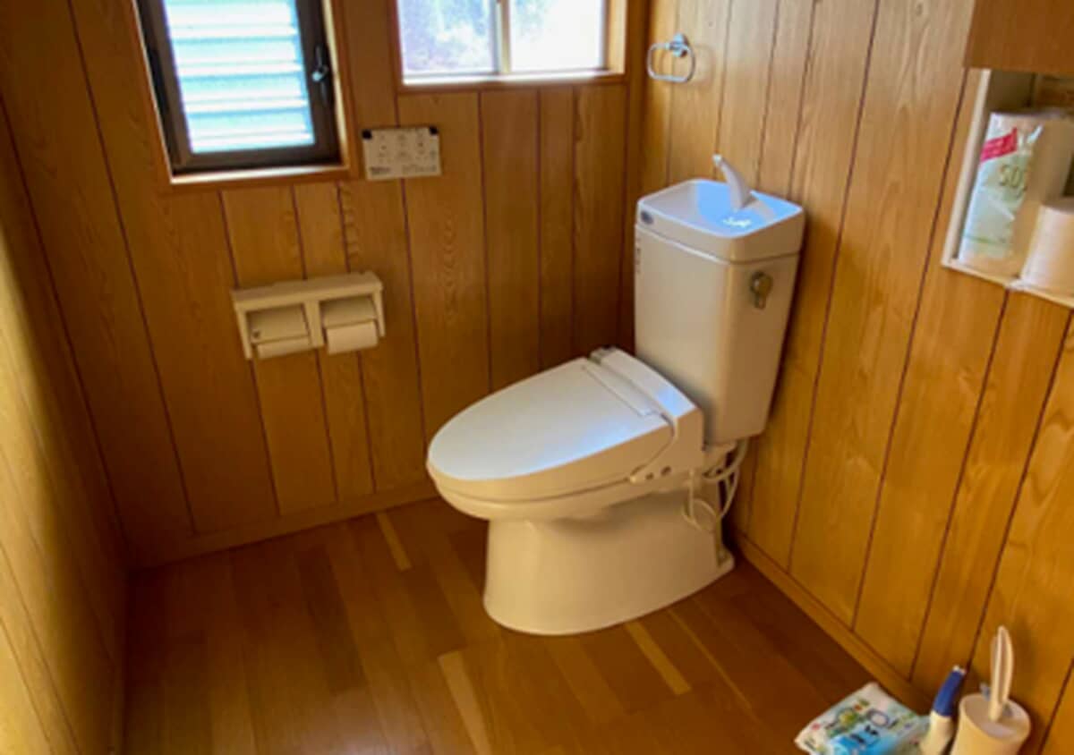 1970s wood house on a large plot in Hiroshima