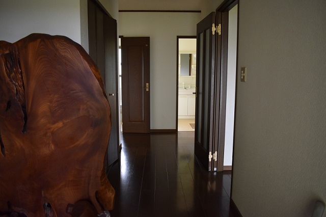 1980s wood house on a large plot in Tottori
