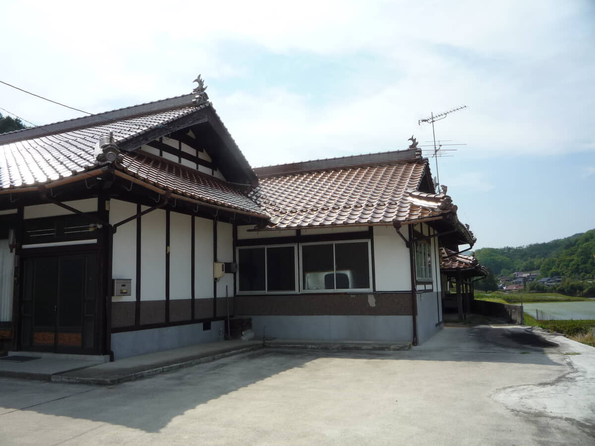 Wood house on a large plot in Hiroshima