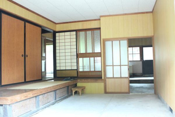 1930s wood house with storehouses in Shimane