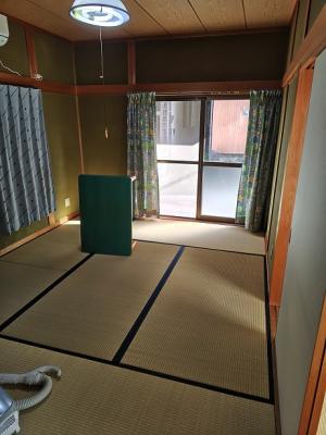 1990s wood house, 3-min walk to station, Ehime