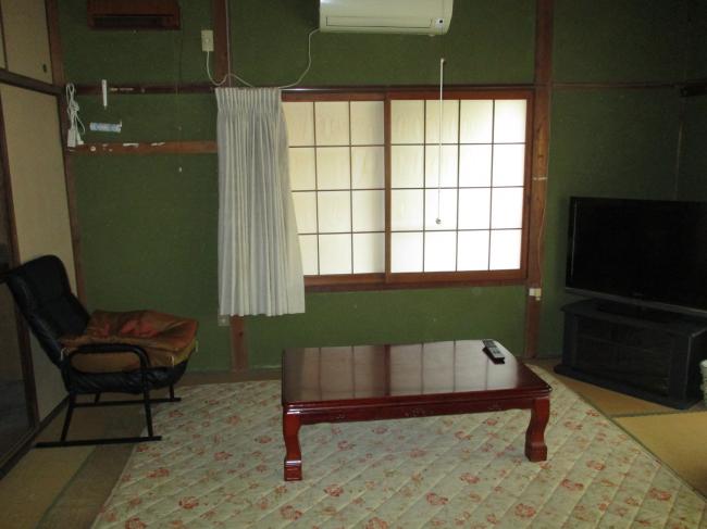 1970s wood house, 17-min walk to station, Okayama