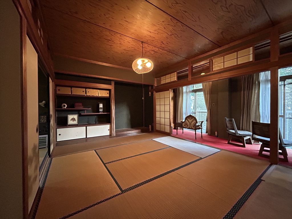 1970s steel-frame house, 15-min walk to station, Mie
