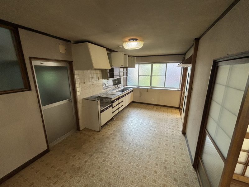 1920s wood house on a large plot in Iwate