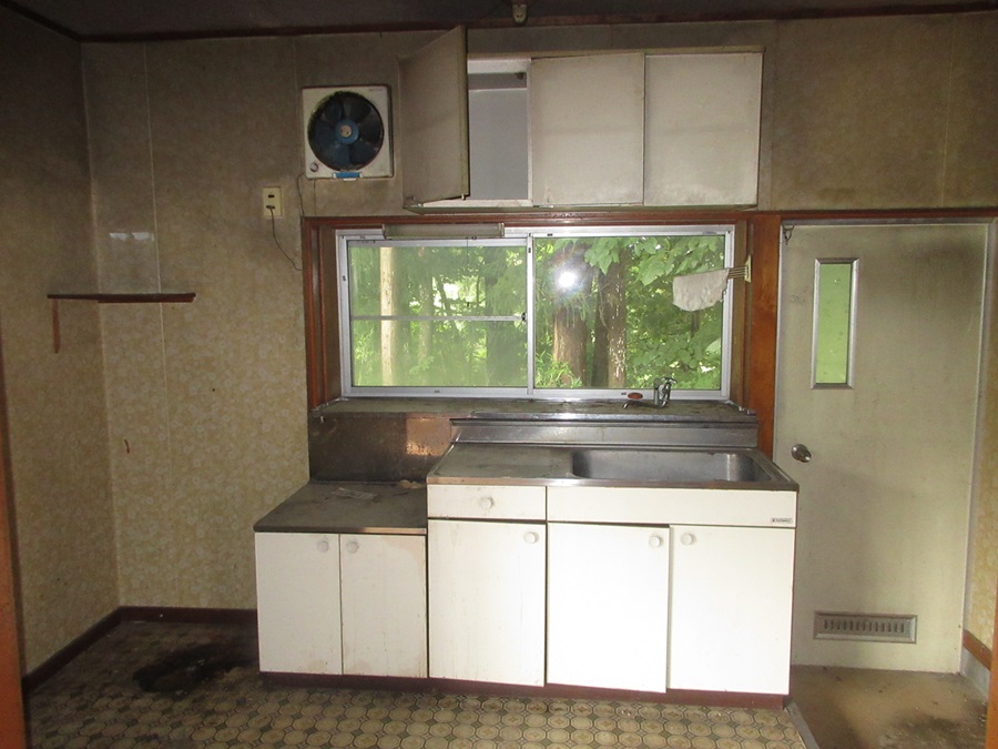 1970s wood house, 12-min walk to station, Iwate