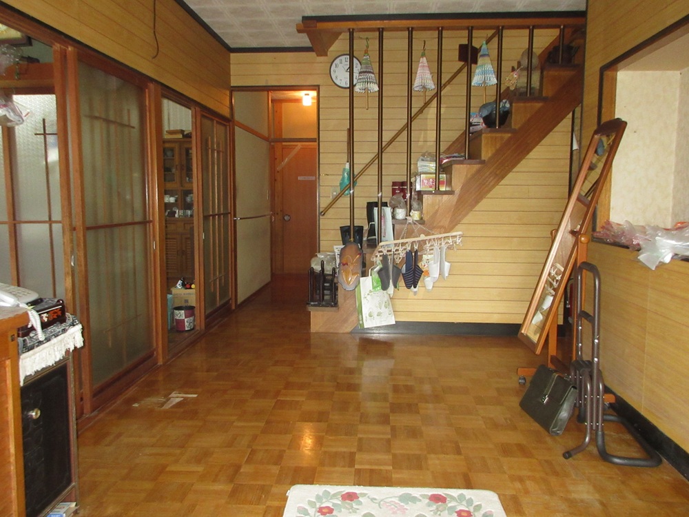 1980s wood house, 12-min walk to station, Iwate