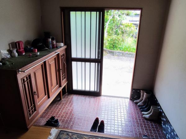 1980s wood house with storehouses in Oita