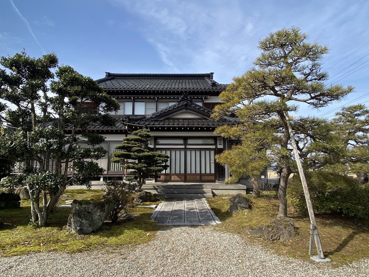 1970s wood house on a large plot in Toyama