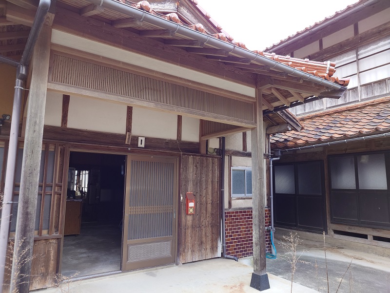 1890s wood house on a large plot in Tottori