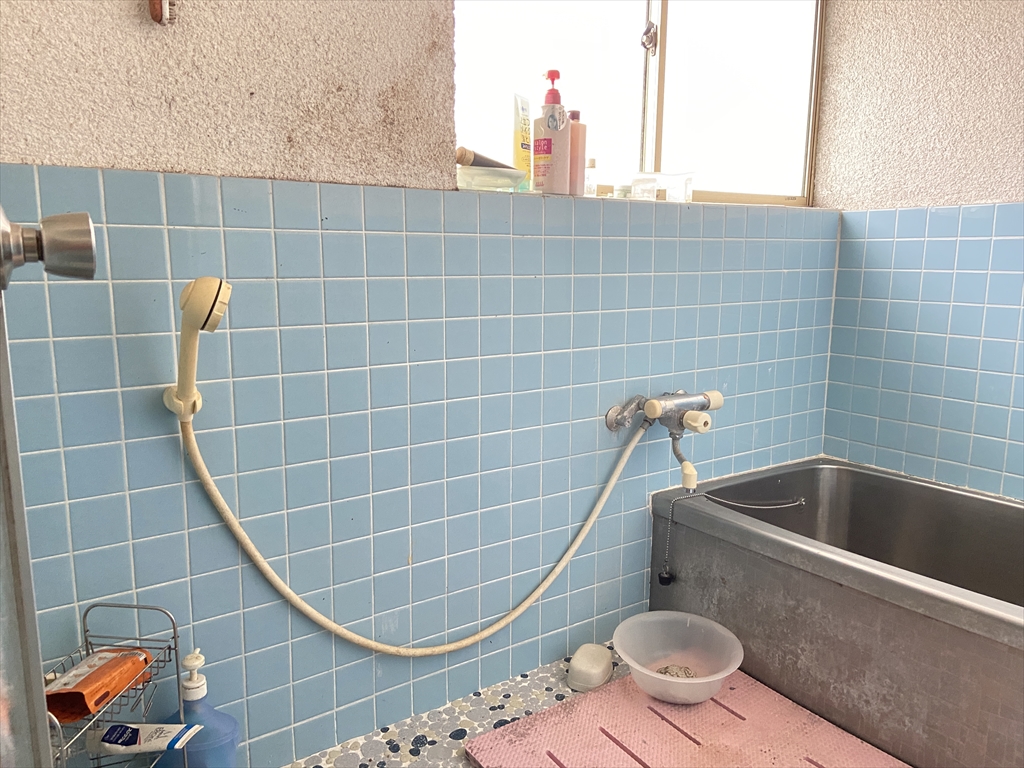 1970s wood house, 15-min walk to station, Mie