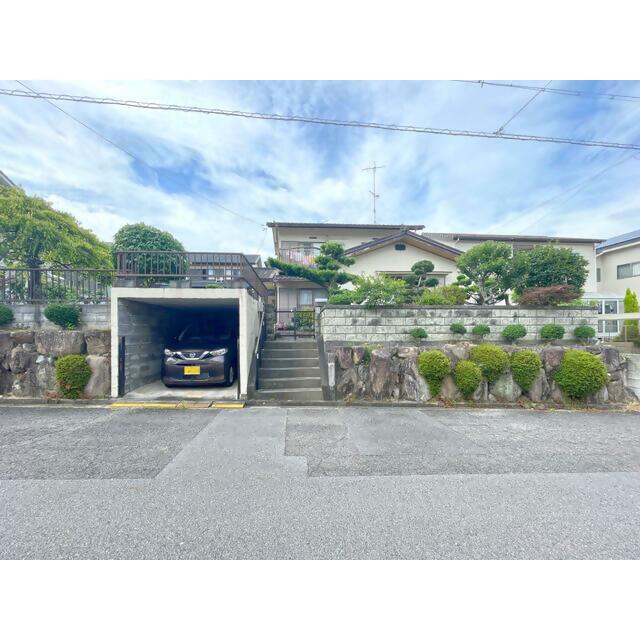 1970s wood house, 14-min walk to station, Mie