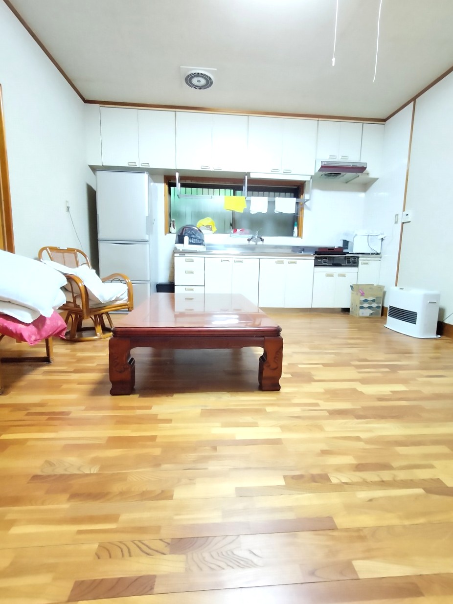 1990s house with storehouses in Ehime