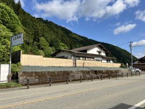 Gero Akiya Bank [Hagihara 054]: 8M yen, Move-in Ready, Near Station, Along National Road - Perfect for Relocation