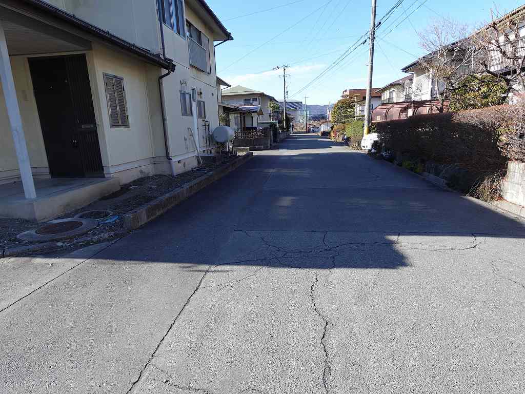 1980s steel-frame house, 17-min walk to station, Nagano