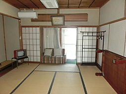 1920s wood house on a large plot in Niigata