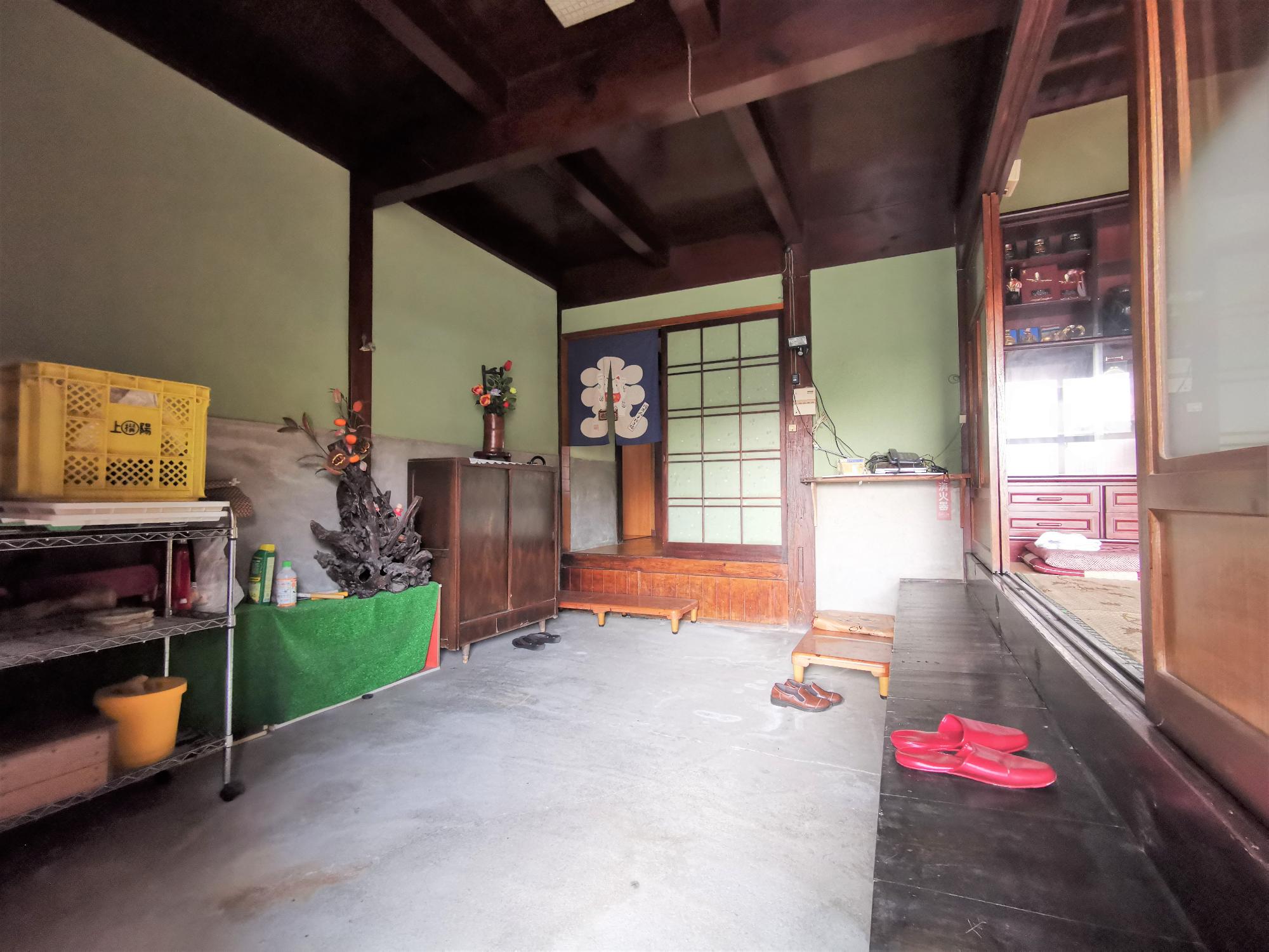 Wood house with outbuildings in Fukuoka