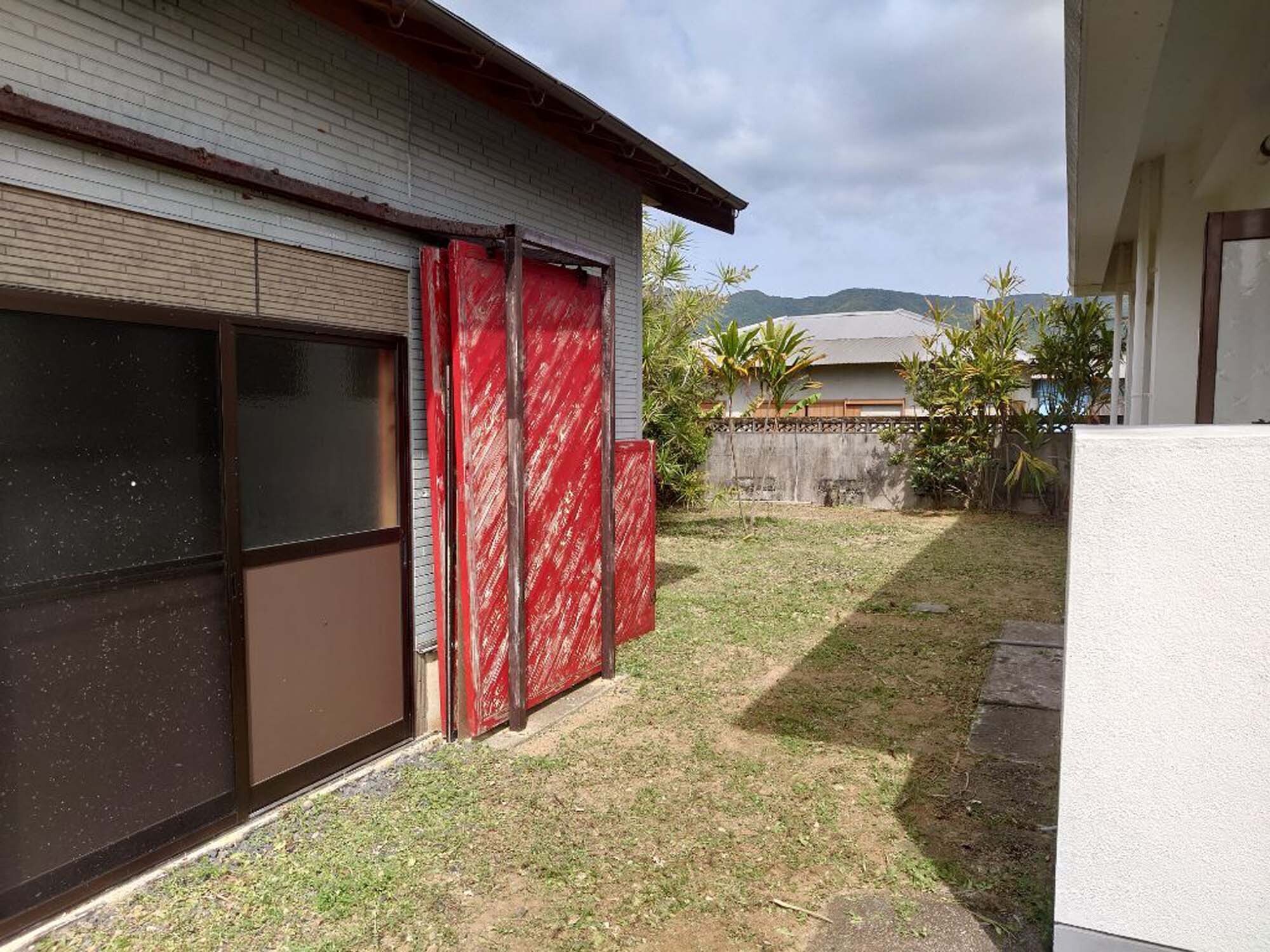 Concrete house near the coast in Matsubara, Amagi