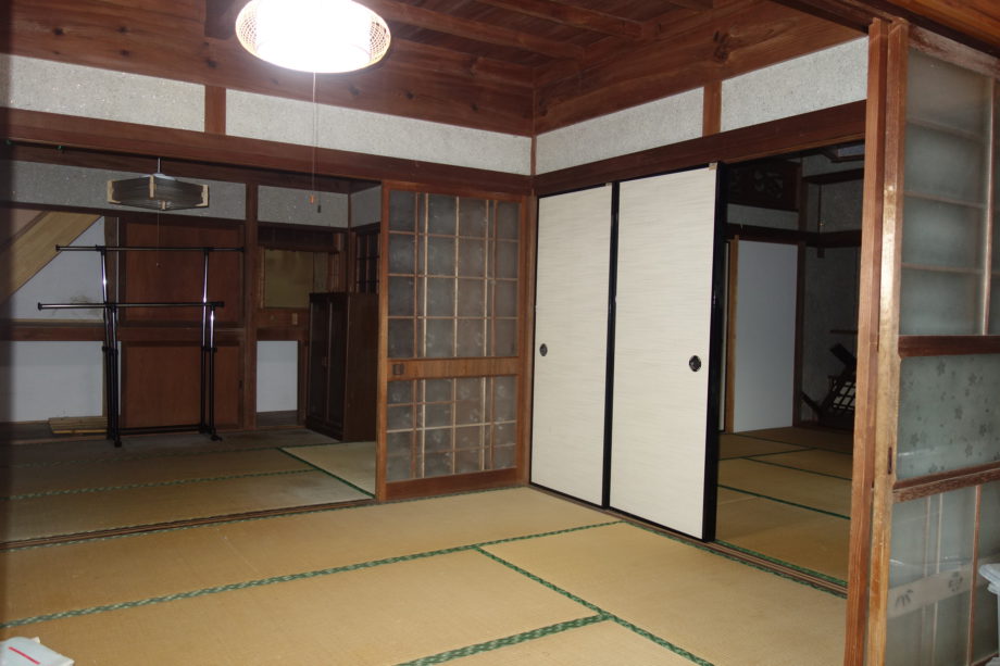 1970s wood house on a large plot in Nagasaki