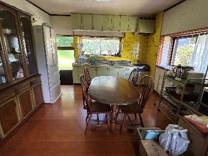 1980s wood house on a large plot in Nagano, Satsuma