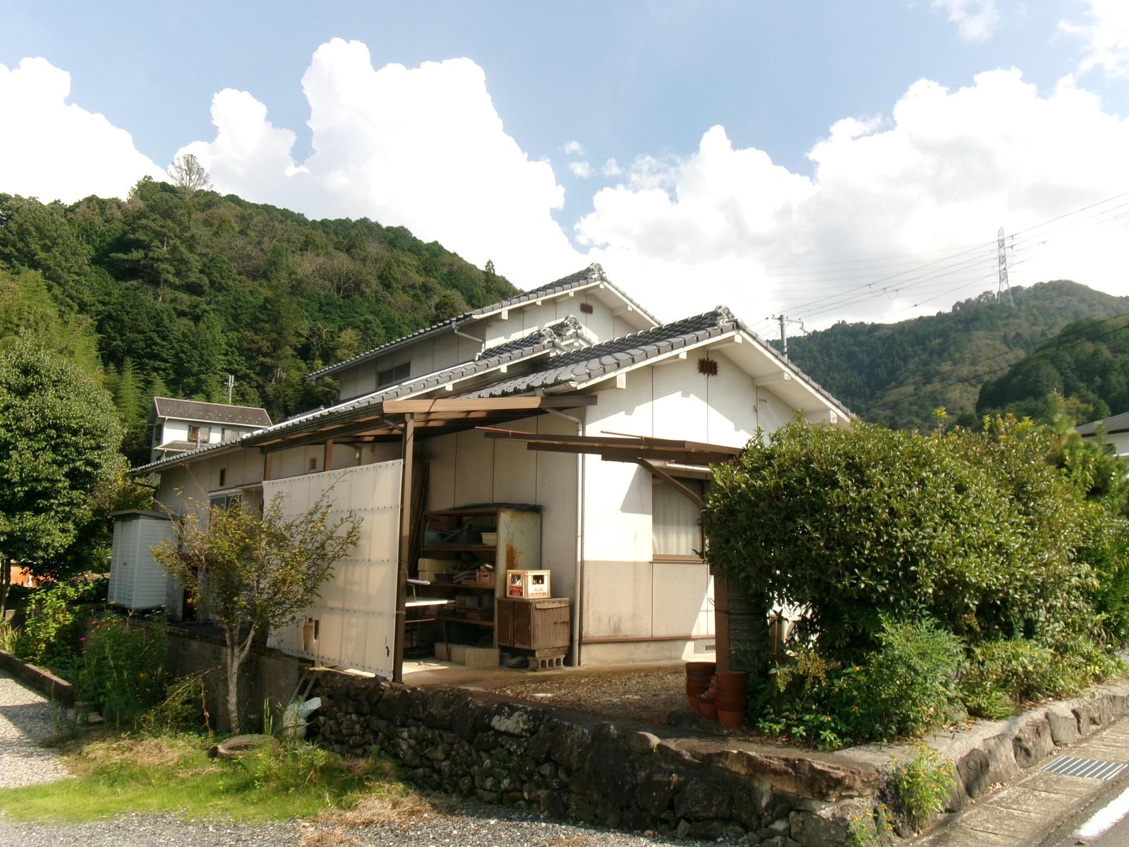 1970s wood house on a large plot in Hyogo
