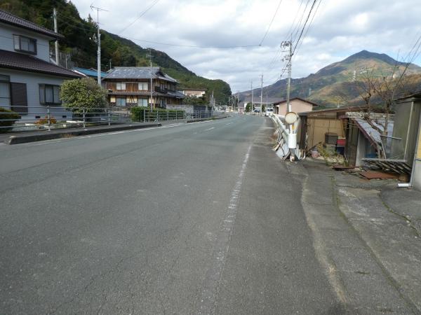 2000s wood house, 18-min walk to station, Ehime