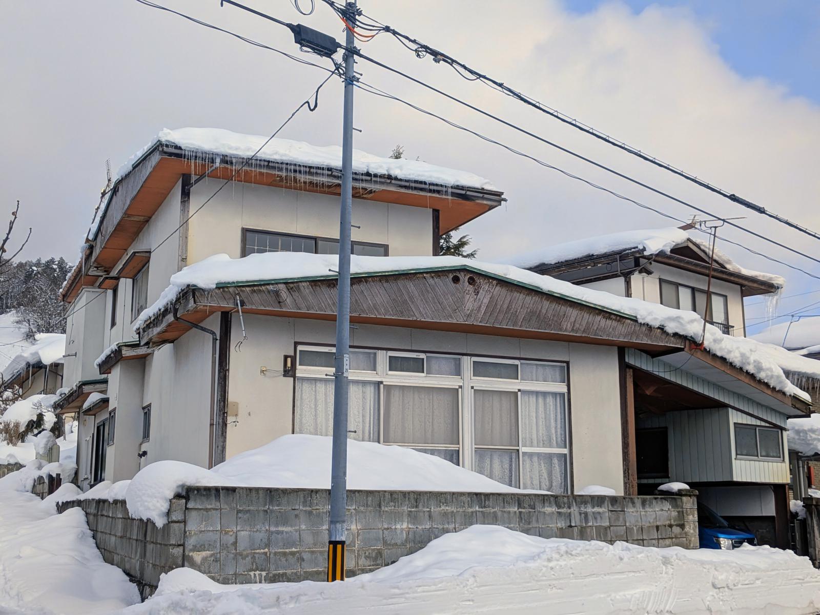 1970s wood house, 17-min walk to station, Yamagata