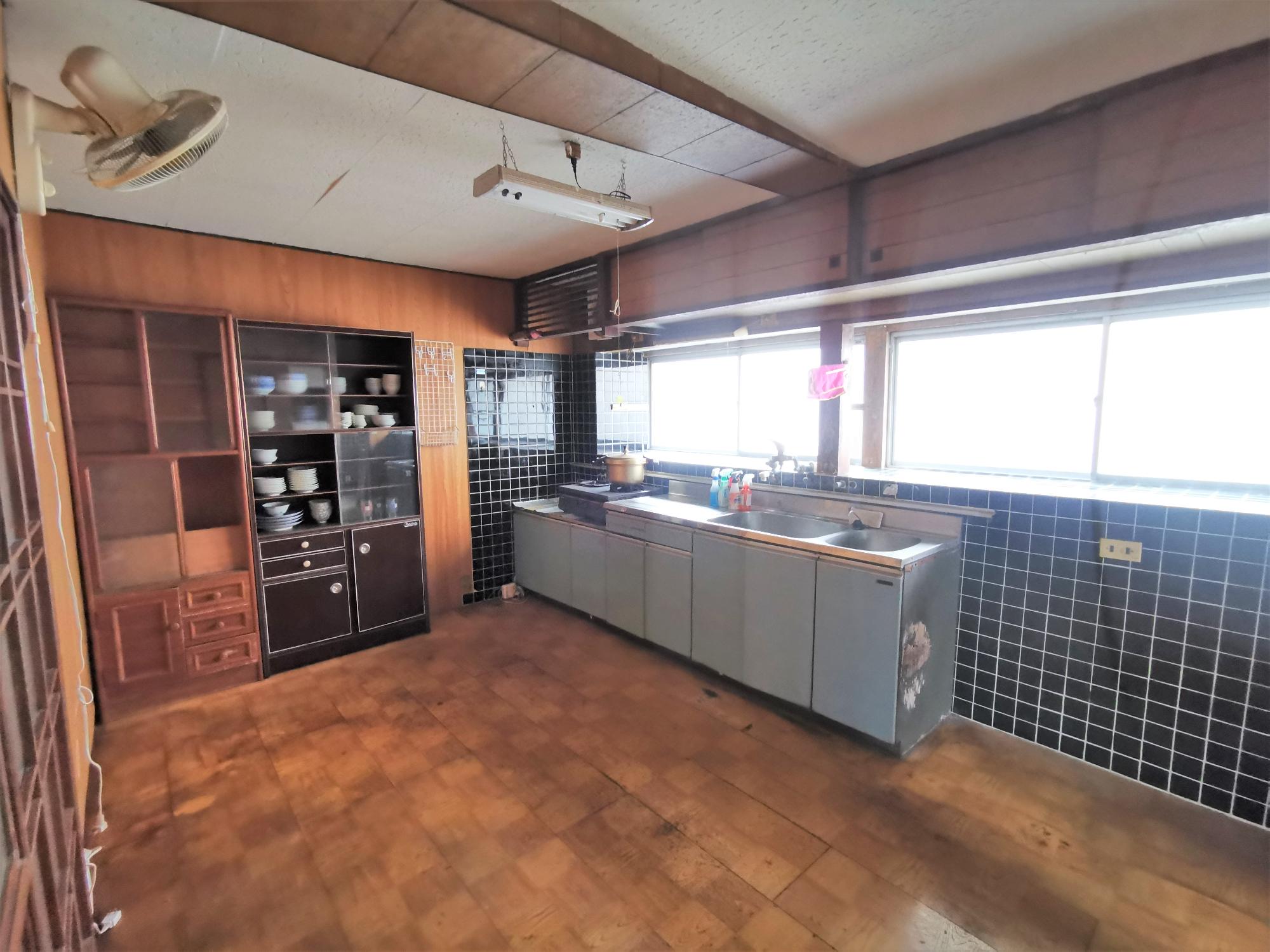 Wood house with outbuildings in Fukuoka