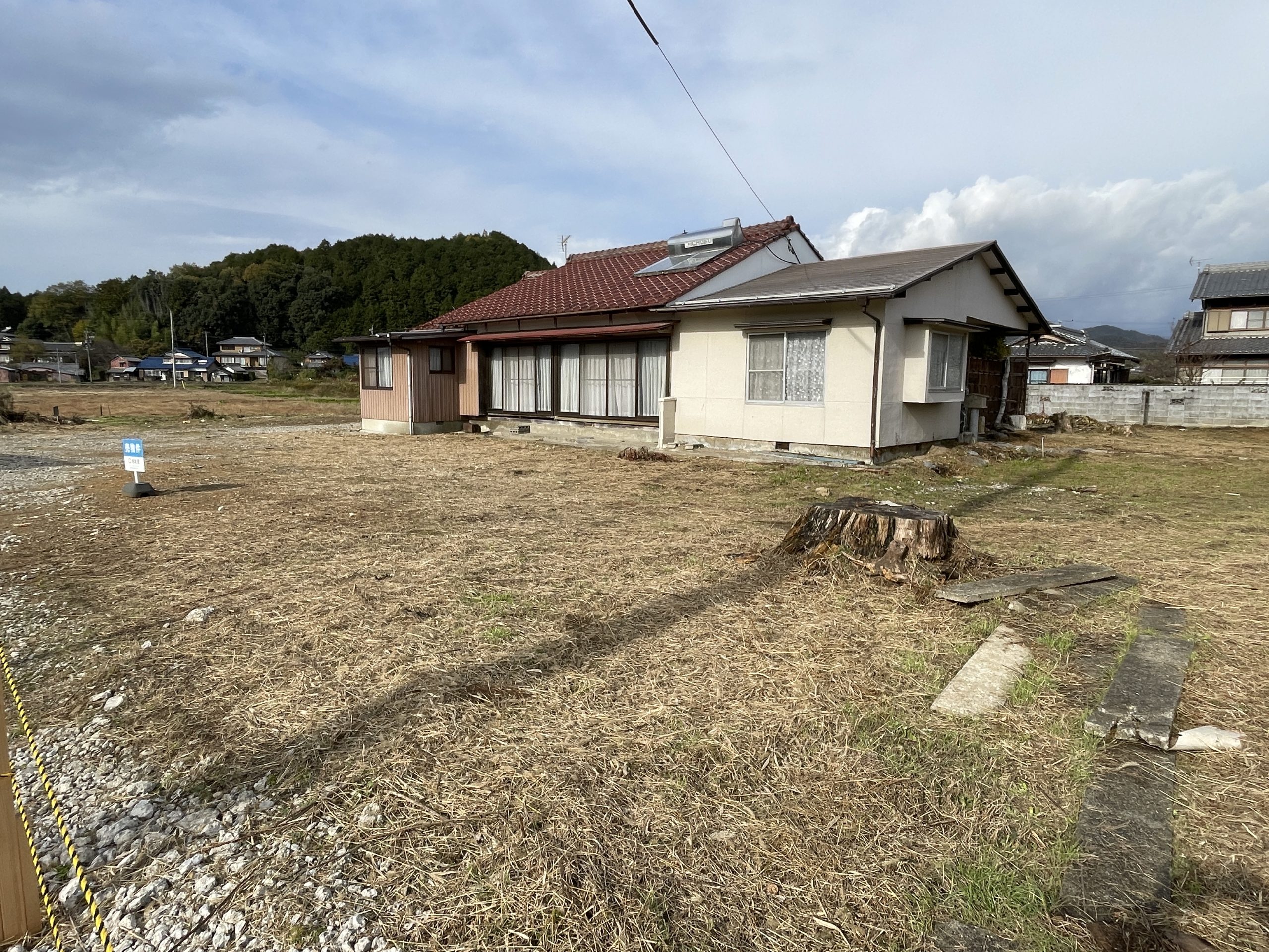 1960s wood house on a large plot in Gifu