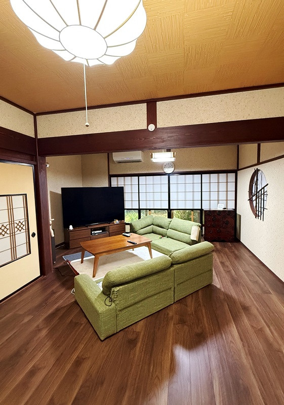 1960s wood house, 17-min walk to station, Toyama