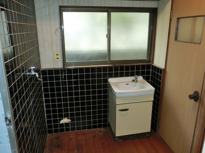 1960s wood house, 3-min walk to station, Kochi